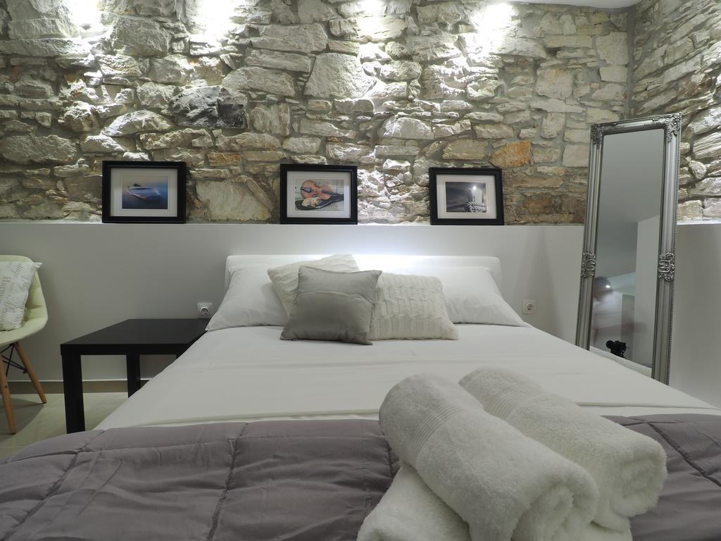 Captain Emo City Apartments Pula Eksteriør billede