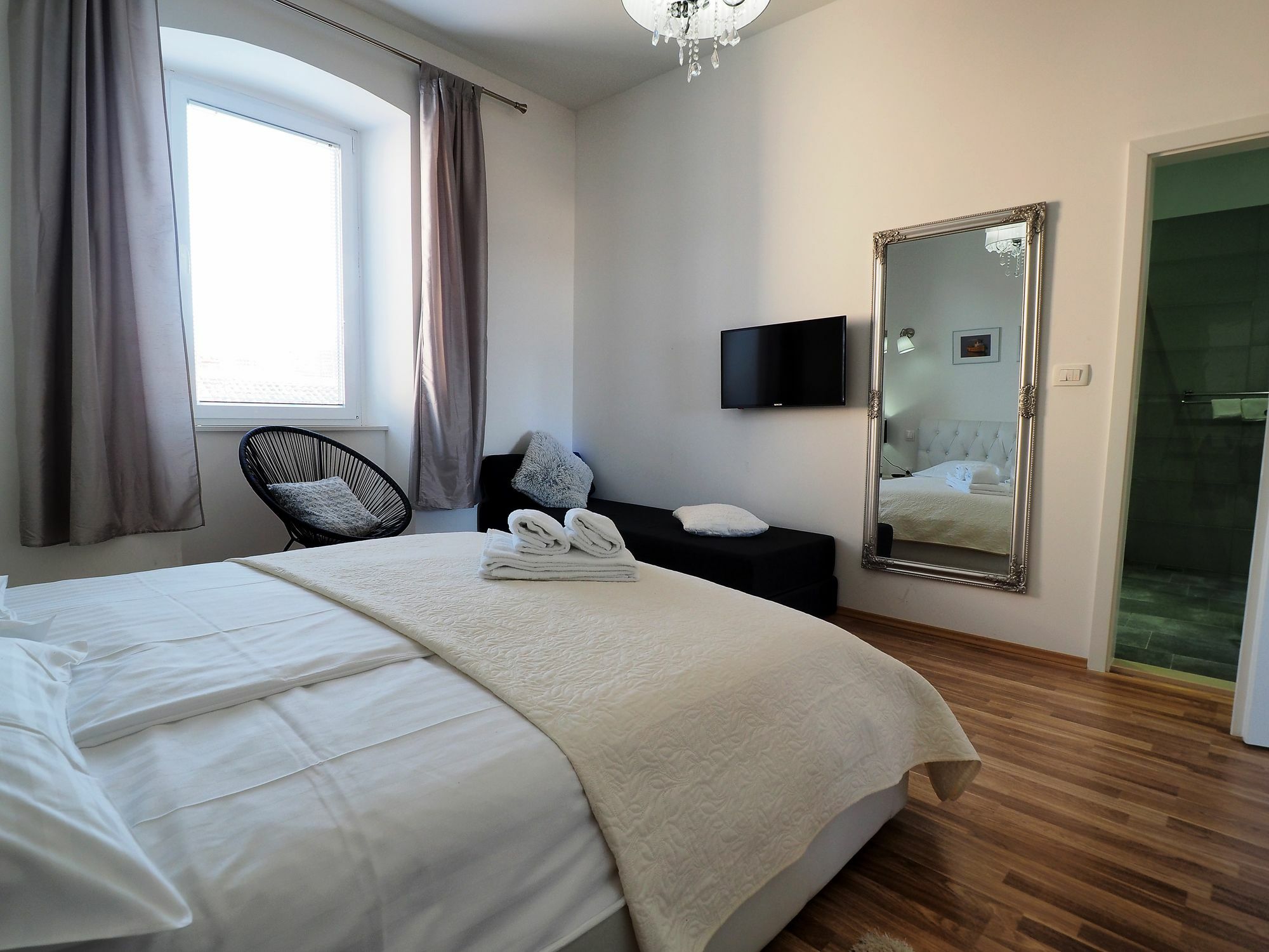 Captain Emo City Apartments Pula Eksteriør billede